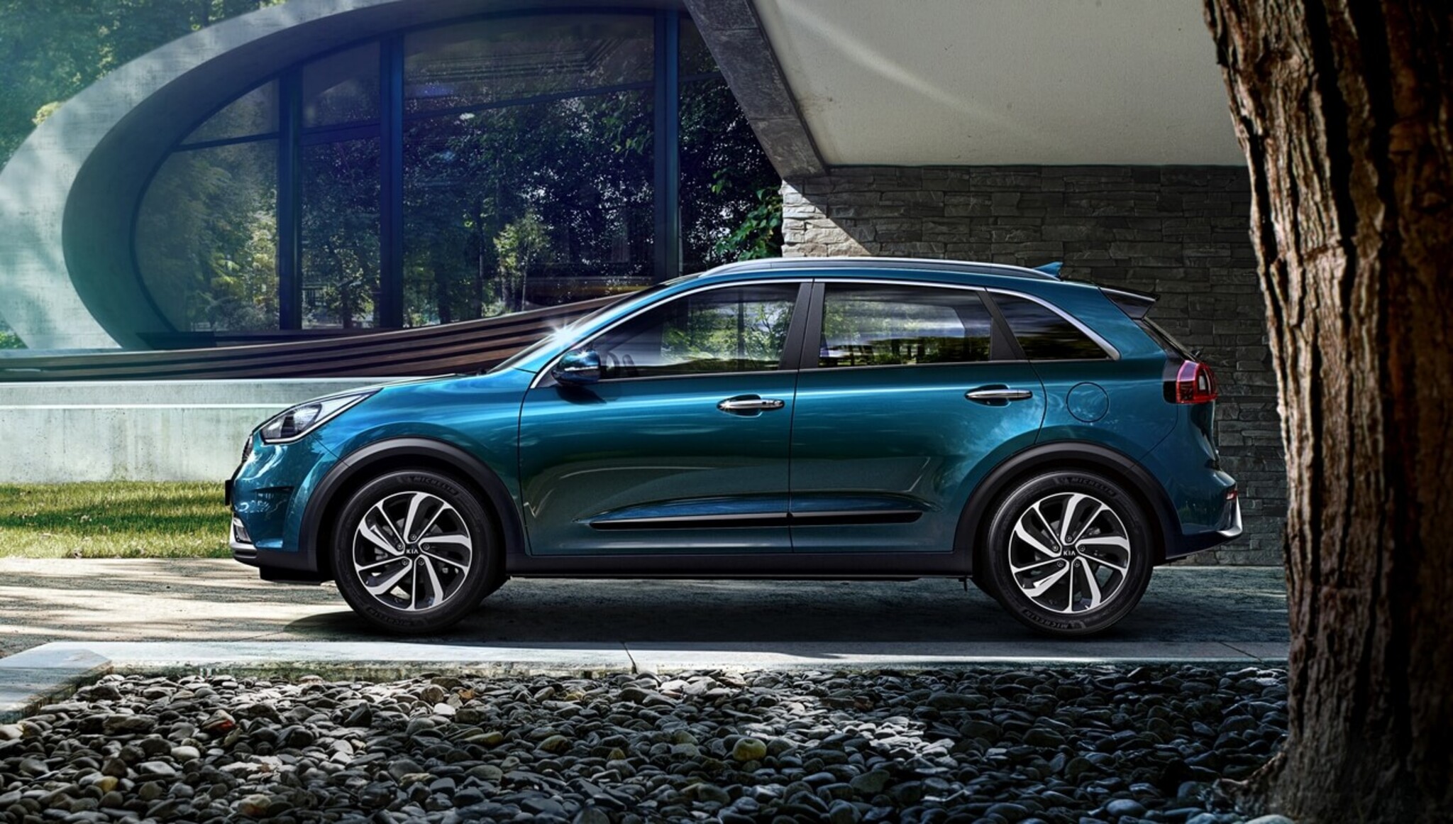 НОВЫЙ KIA NIRO. ГОРОДСКОЙ КРОССОВЕР. ГИБРИД.